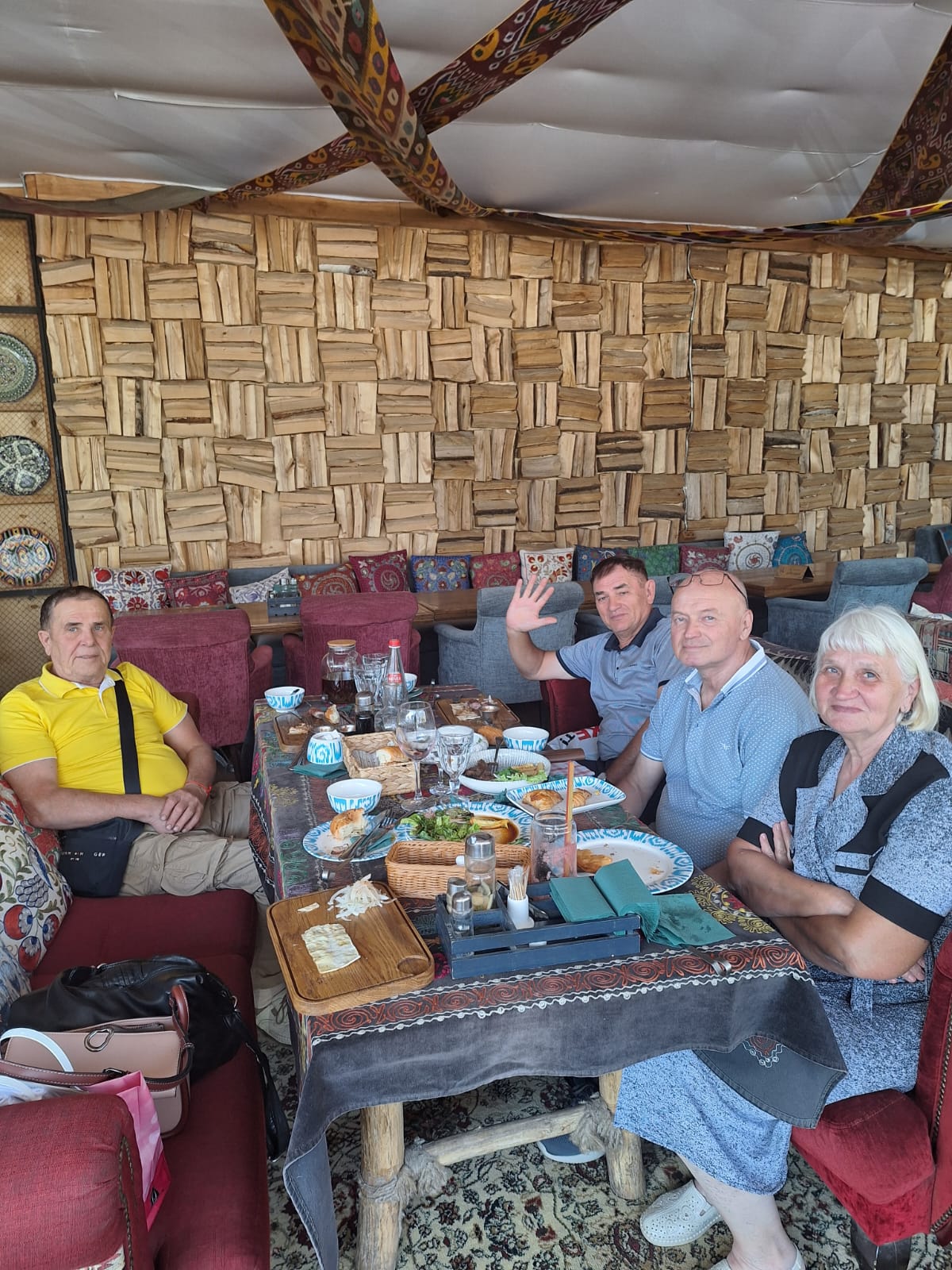 2e.jpg (360735 байт)